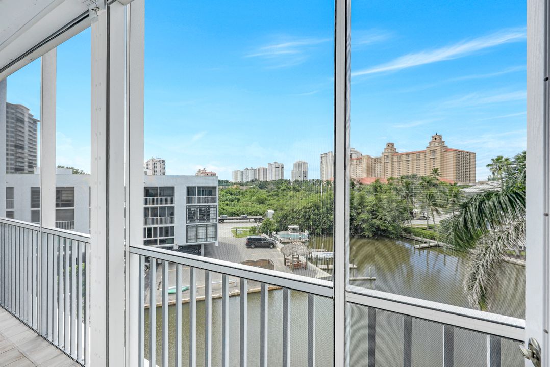 400 Flagship Dr, Naples, FL 34108