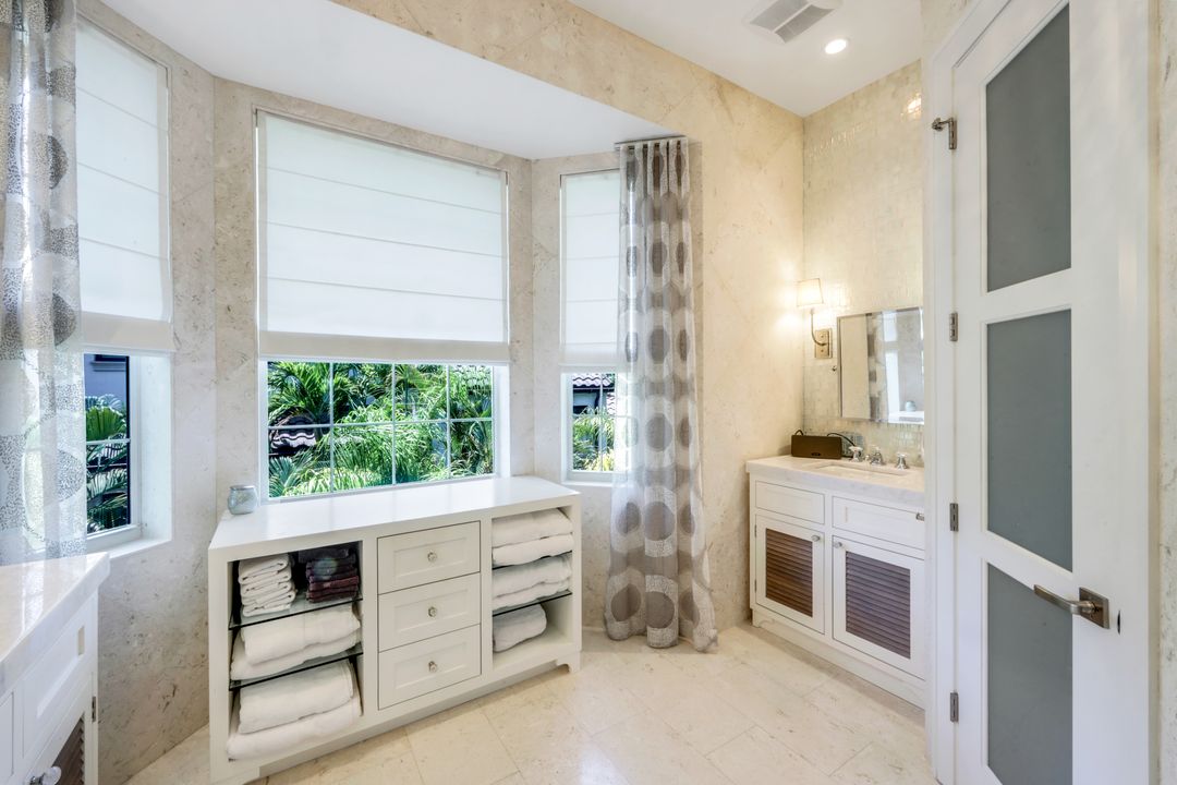 510 2nd St S, Naples, FL 34102