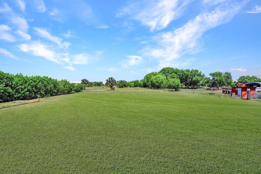 2525 39th Ave NE, Naples, FL 34120