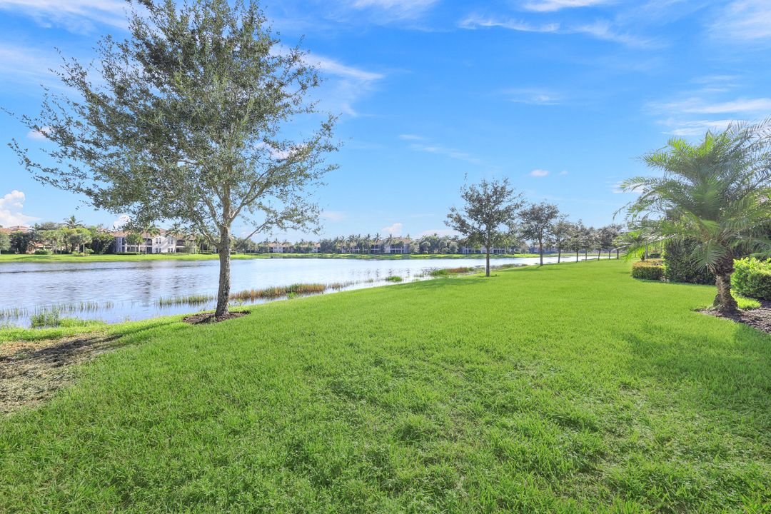 2939 Aviamar Cir, Naples, FL 34114