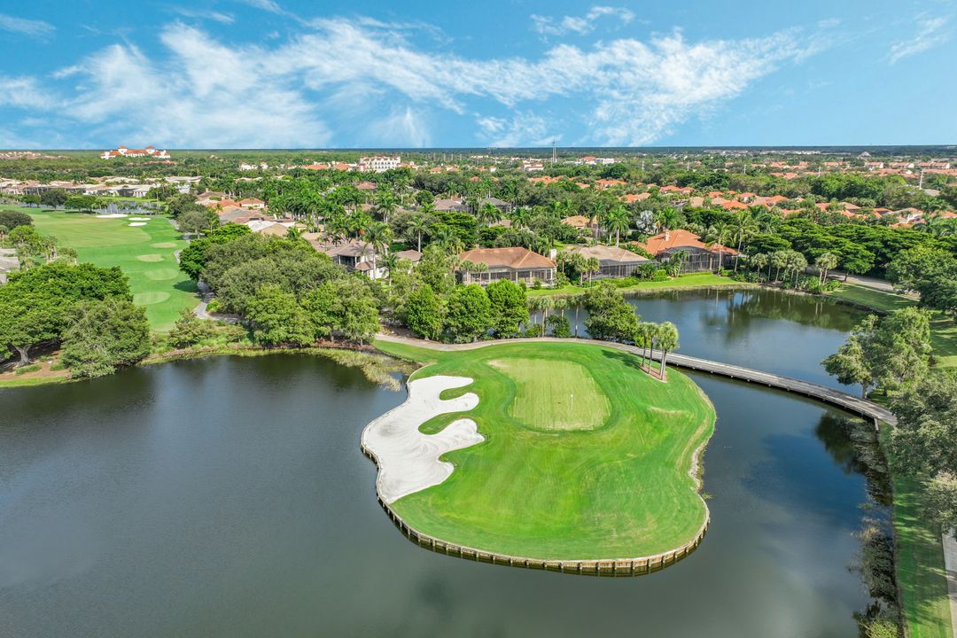 9209 Troon Lakes Dr, Naples, FL 34109