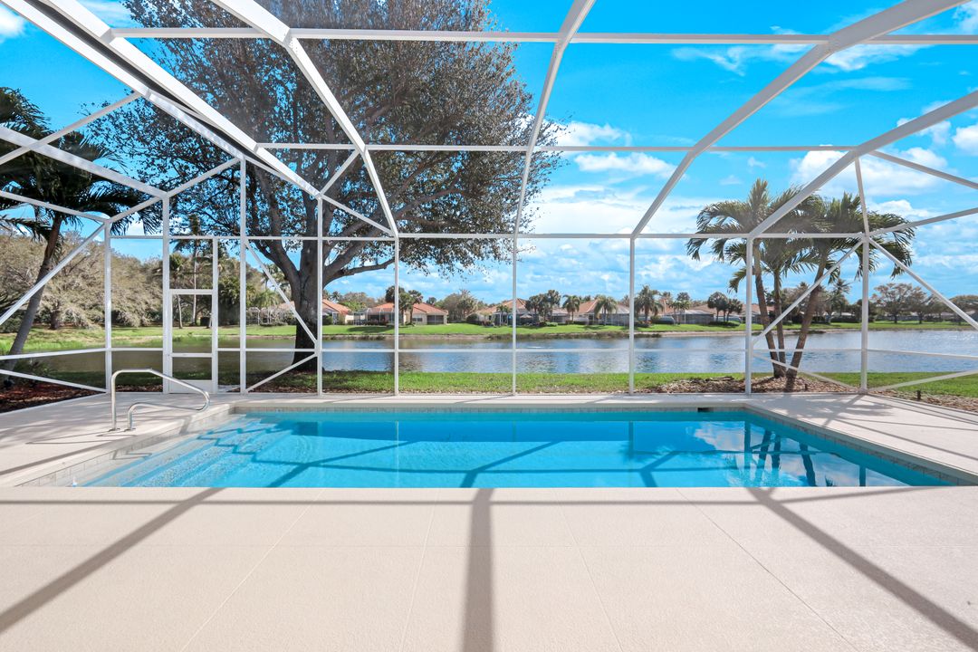 4322 Queen Elizabeth Way, Naples, FL 34119