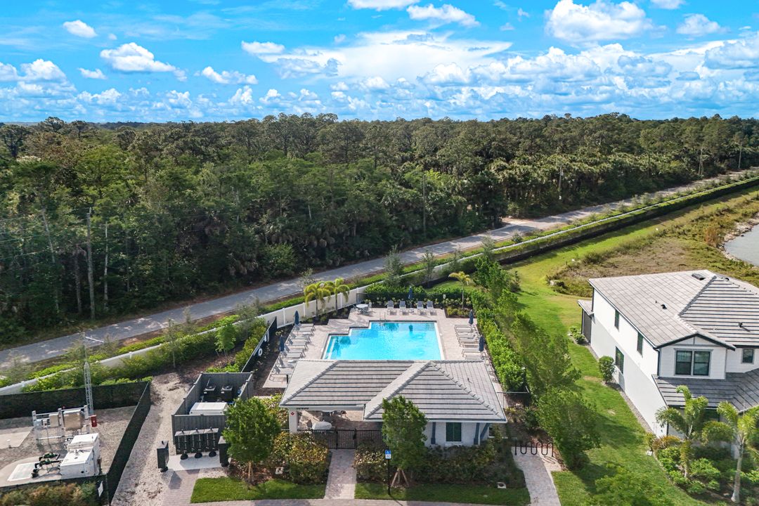10427 Ventana Ln, Naples, FL 34120