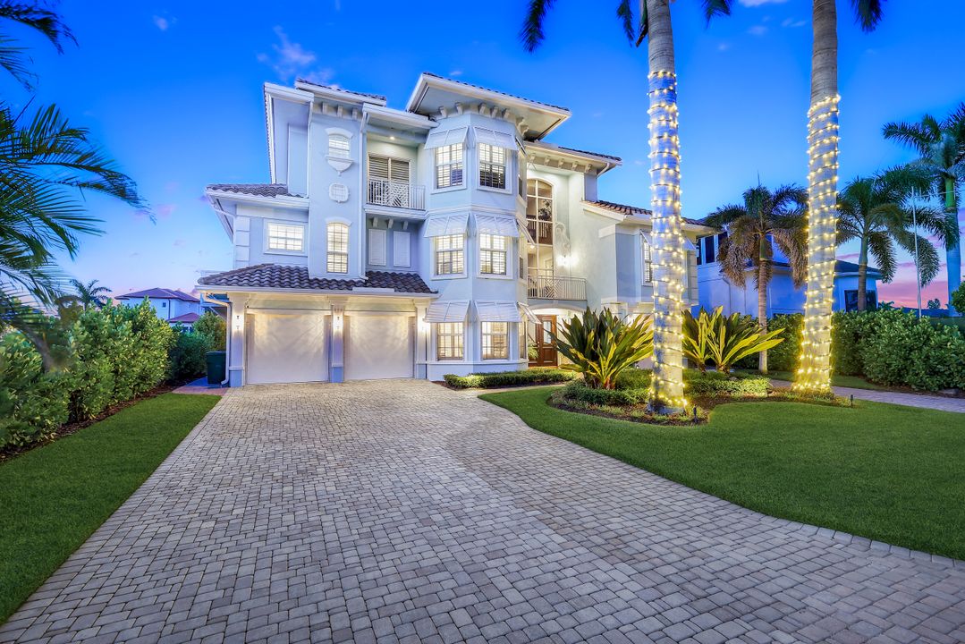 273 Egret Ave, Naples, FL 34108