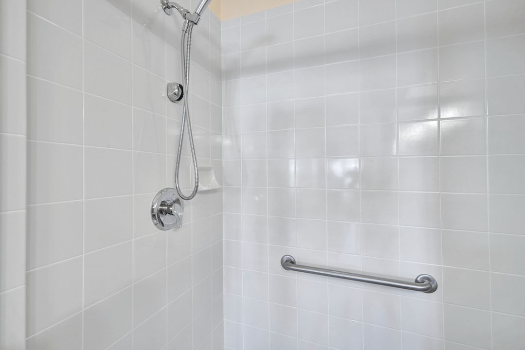 5255 Birmingham Dr #101, Naples, FL 34110