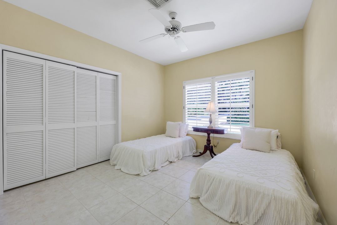 27181 Kindlewood Ln, Bonita Springs, FL 34134