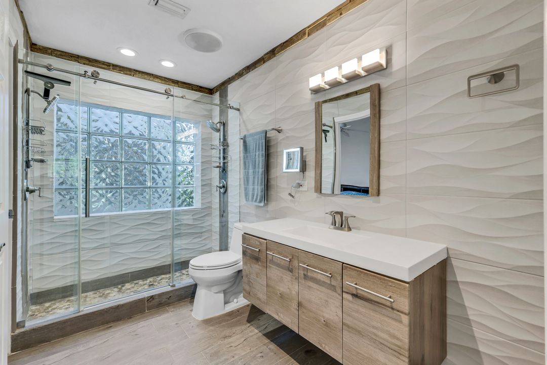 10366 Quail Crown Dr, Naples, FL 34119
