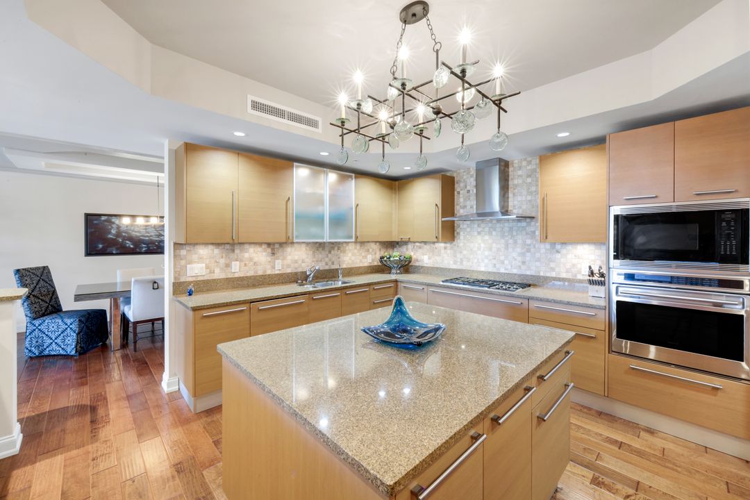 13675 Vanderbilt Dr #406, Naples, FL 34110