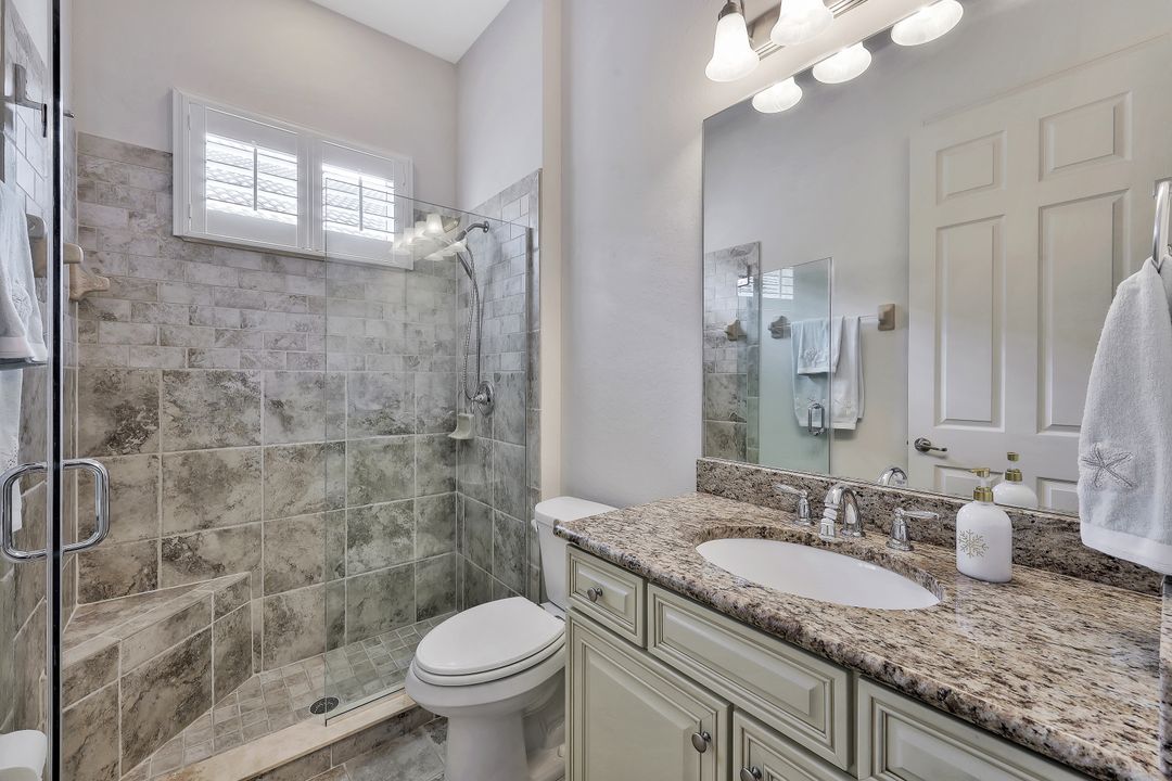 8130 Valiant Dr, Naples, FL 34104
