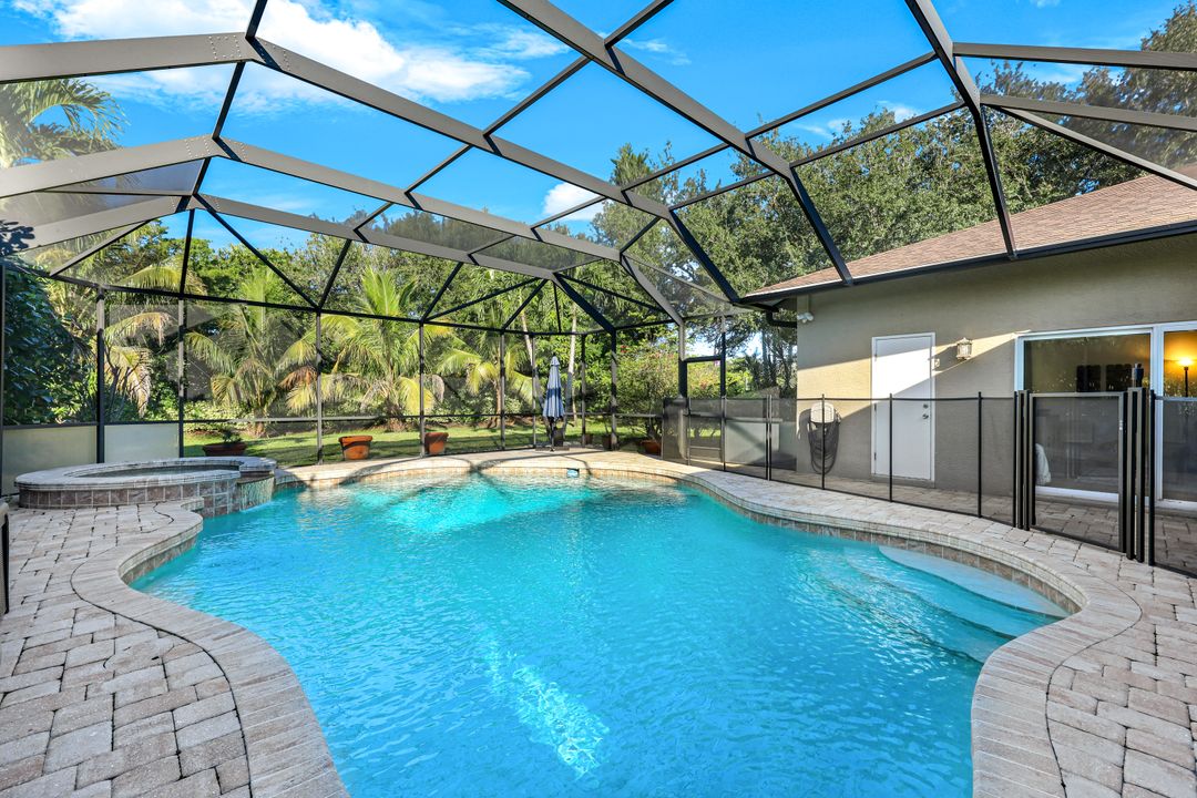 7500 Woodland Bend Cir, Fort Myers, FL 33912