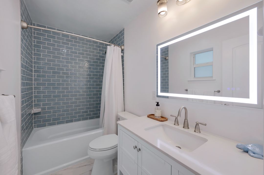 401 Lagoon Ave, Naples, FL 34108