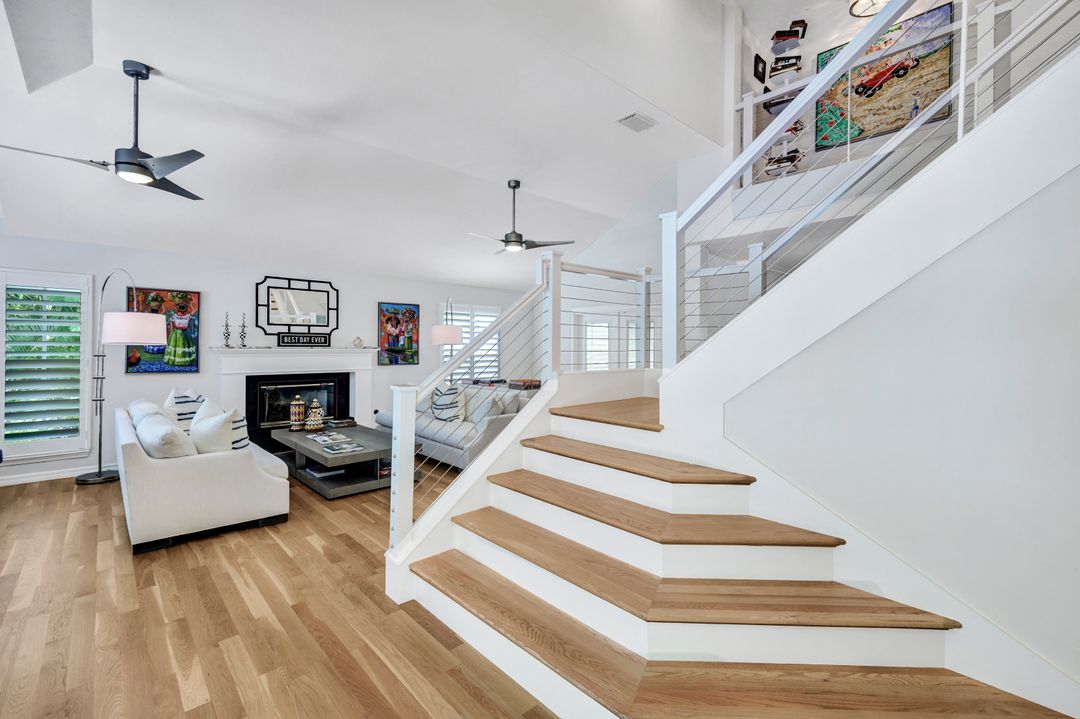 670 8th Ave S, Naples, FL 34102