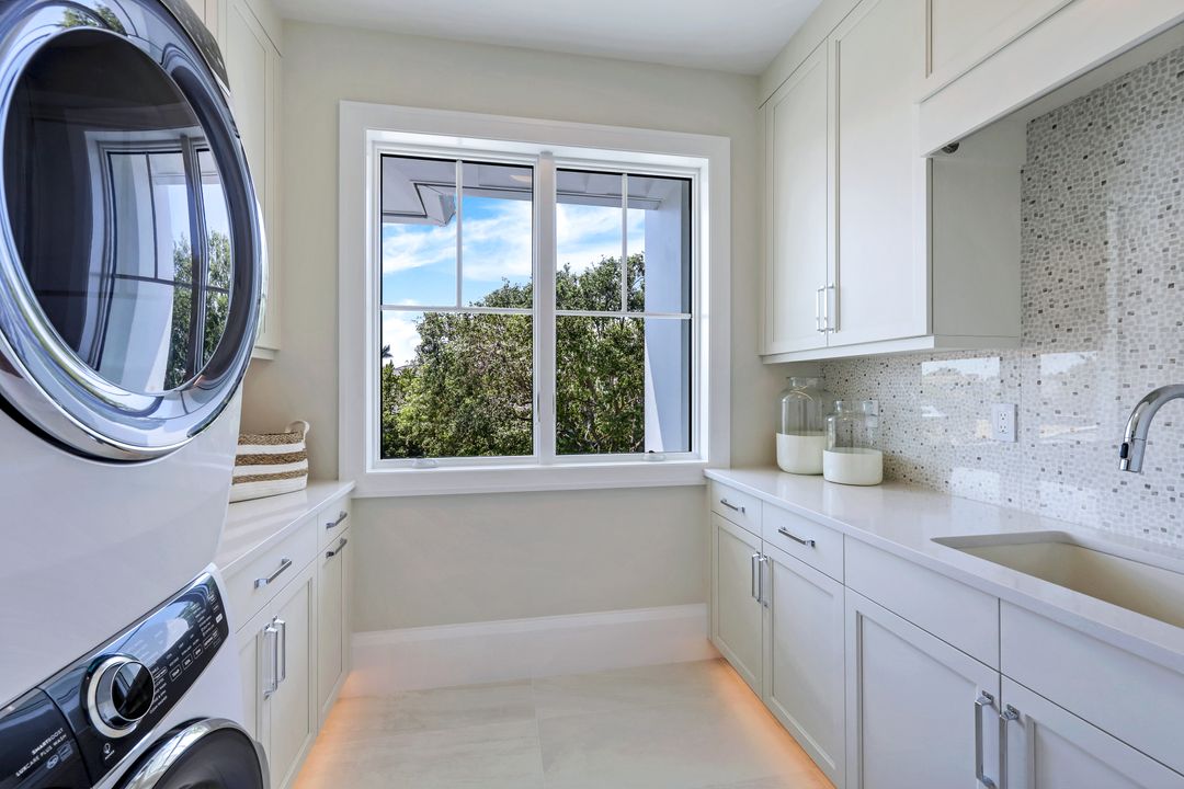 403 Neapolitan Way, Naples, FL 34103