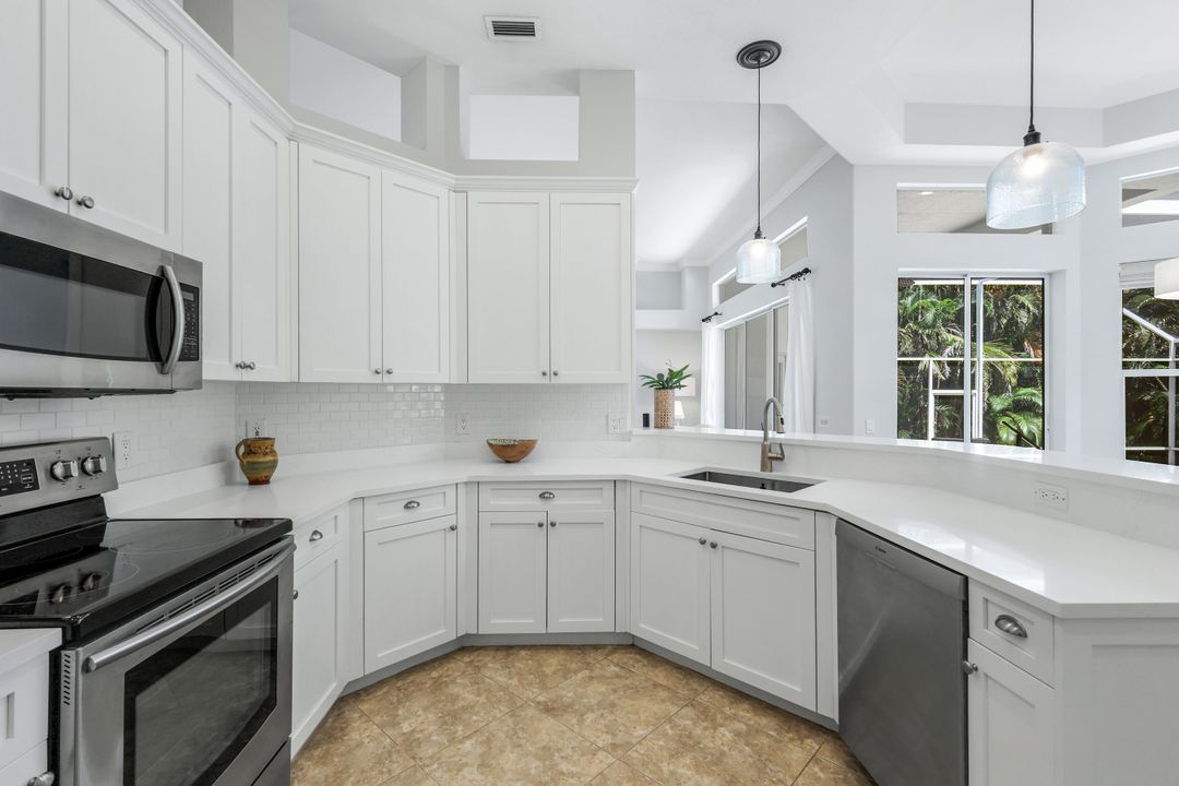 1932 Springberry Cir, Naples, FL 34109