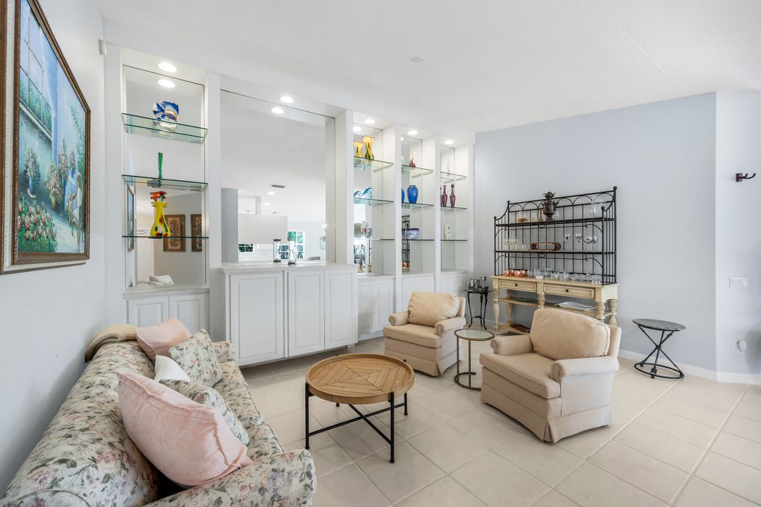 4251 Redonda Ln, Naples, FL 34119