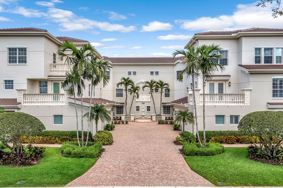 510 Avellino Isles Cir #2202, Naples, FL 34119