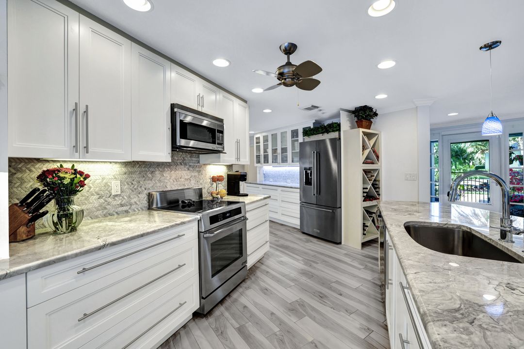 735 Old Trail Dr, Naples, FL 34103