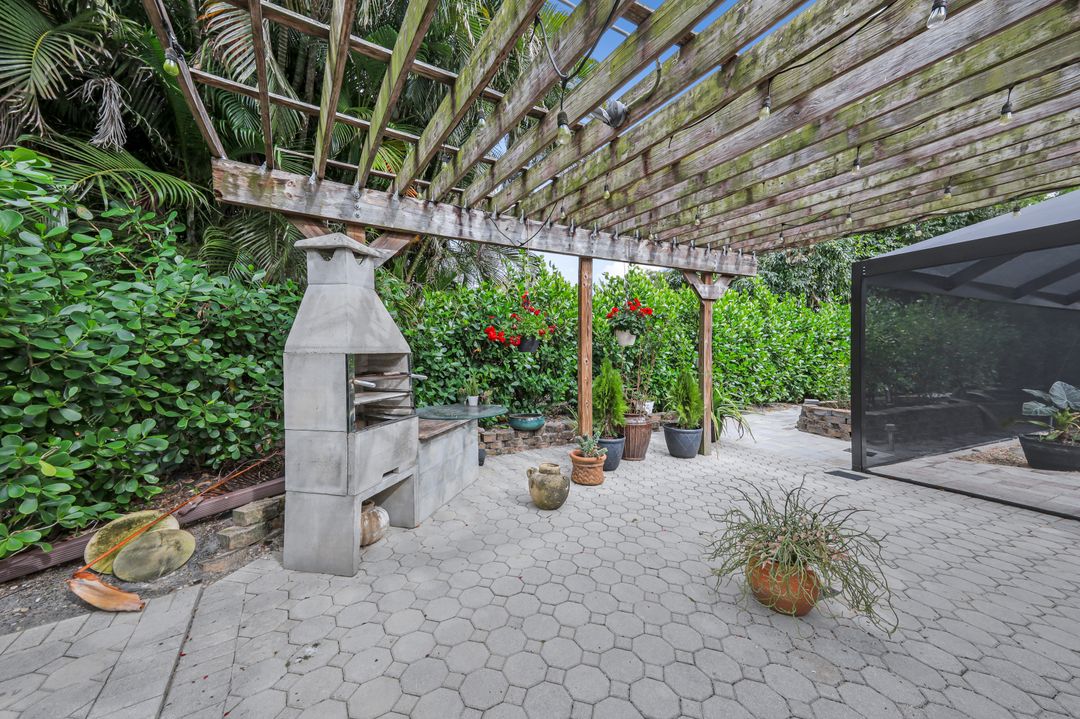 730 Bay Tree Ct, Naples, FL 34108