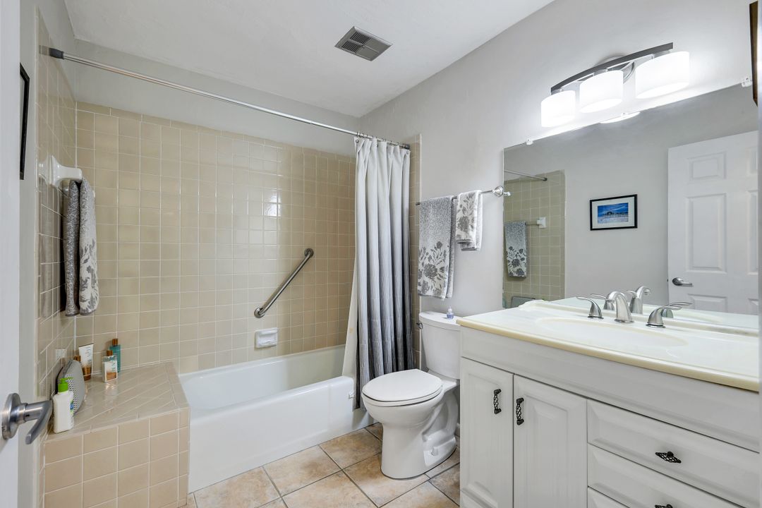 960 Palm View Dr #209, Naples, FL 34110