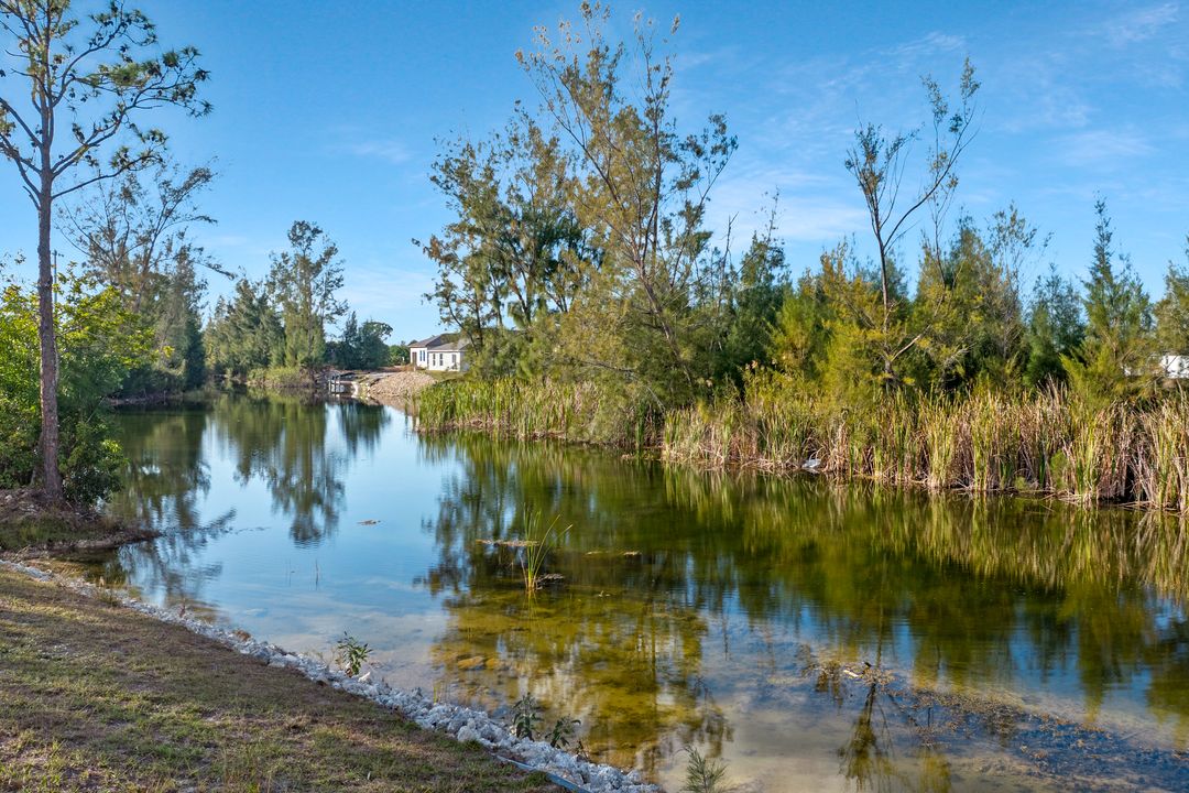 2303 NE 39th St, Cape Coral, FL 33909