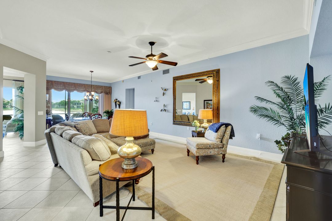 9234 Tesoro Ln #101, Naples, FL 34114