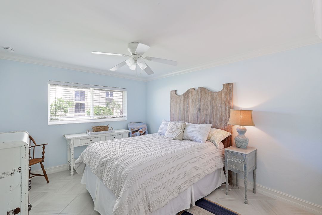 2100 Gulf Shore Blvd N #215, Naples, FL 34102