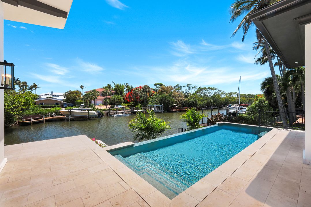 1690 Chesapeake Ave, Naples, FL 34102