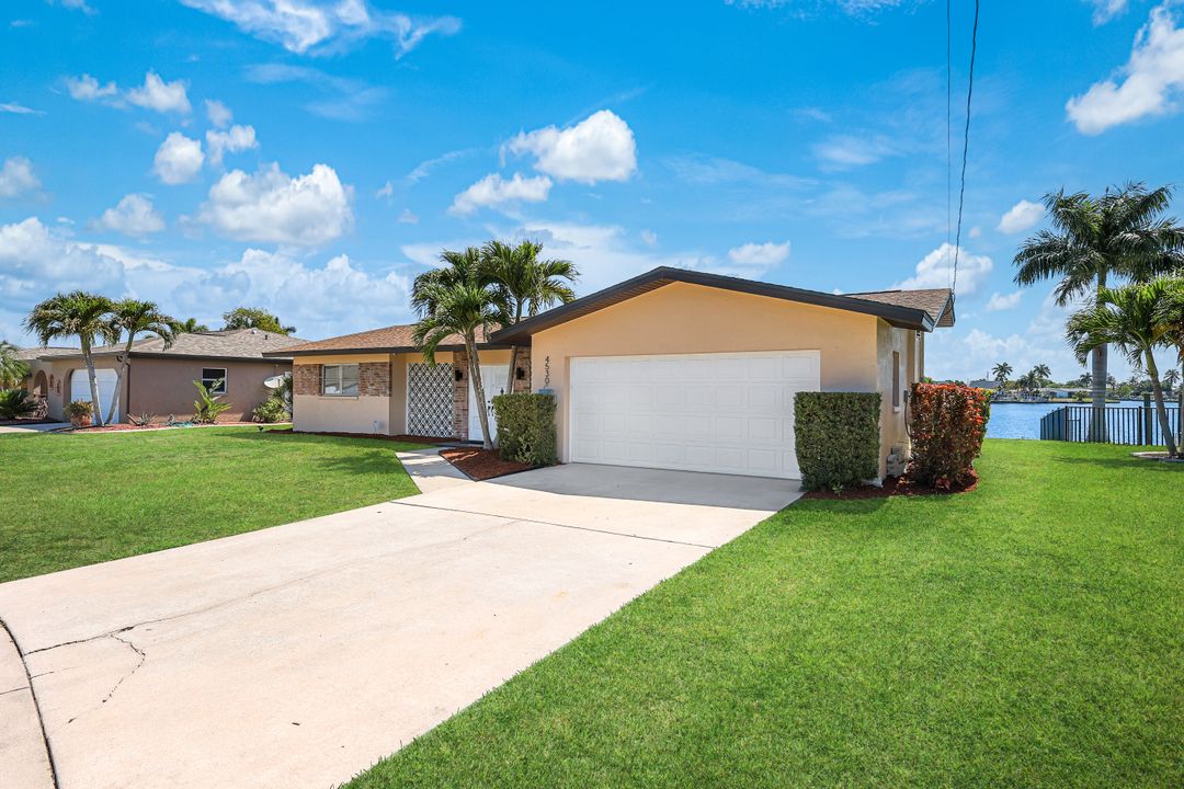 4530 Vinsetta Ave, North Fort Myers, FL 33903