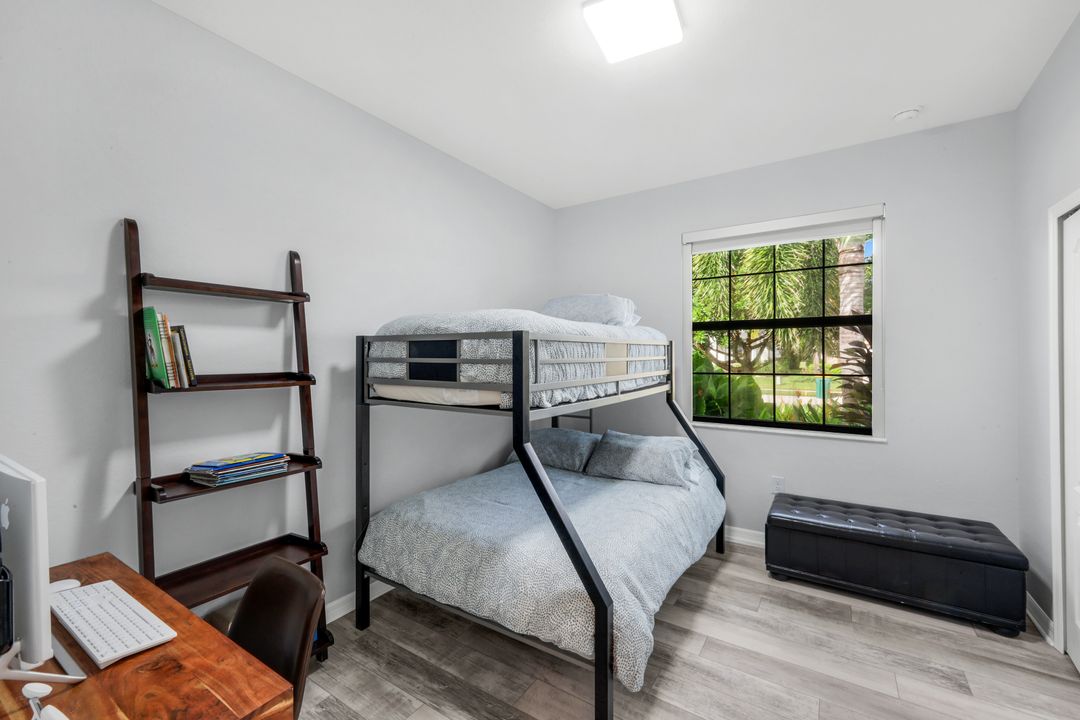 9445 Glenforest Dr, Naples, FL 34120