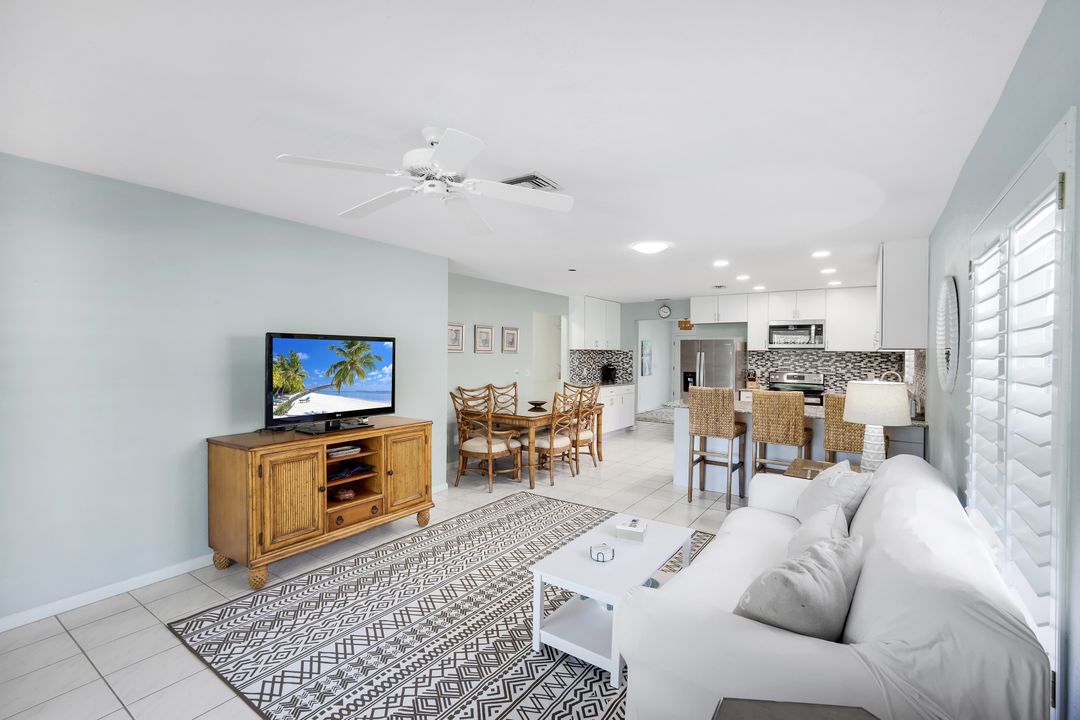 623 98th Ave N, Naples, FL 34108