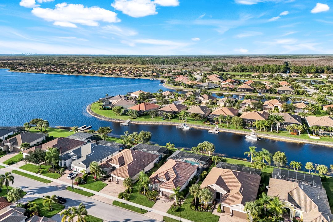 9103 Graphite Cir, Naples, FL 34120