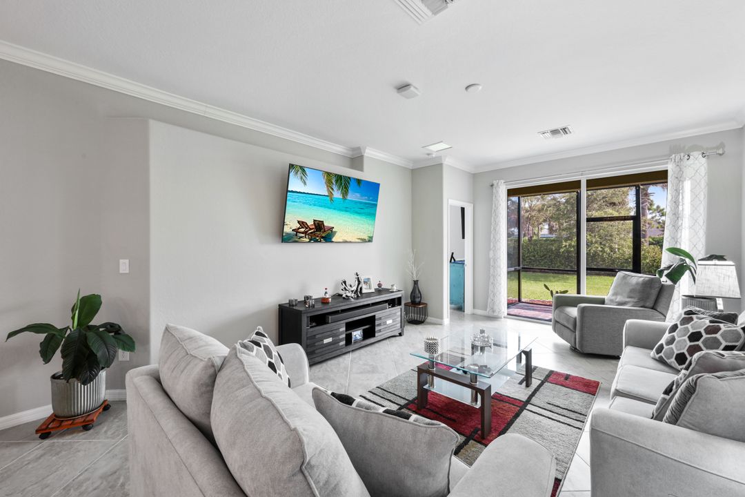 2028 Wellington St, Naples, FL 34120