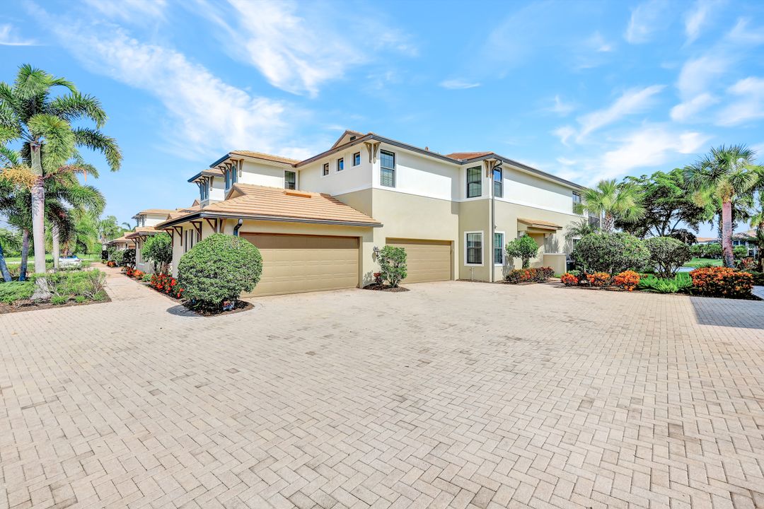 2133 Frangipani Cir #102, Naples, FL 34120