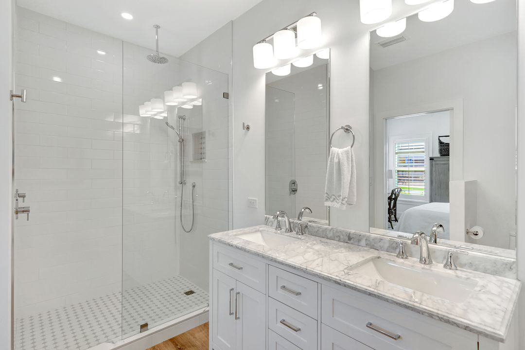 481 8th Ave S, Naples, FL 34102