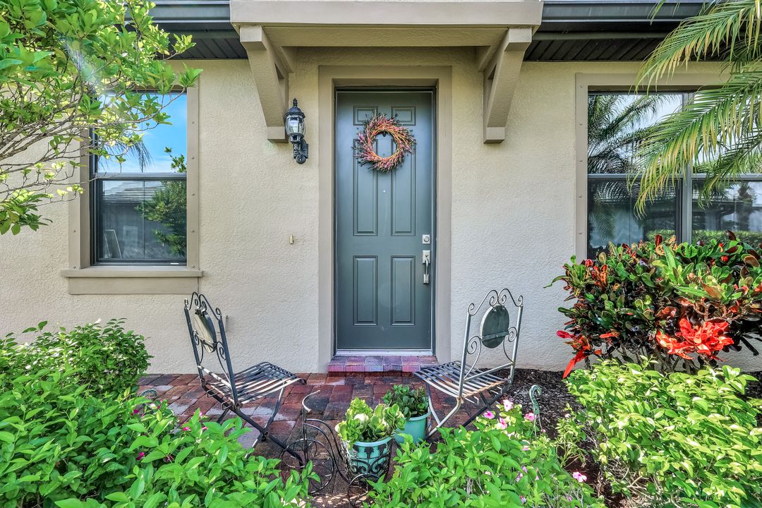 7659 Jacaranda Ln, Naples, FL 34114
