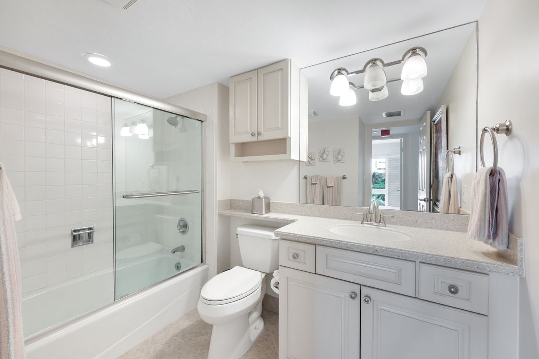 250 Park Shore Dr, Naples, FL 34103