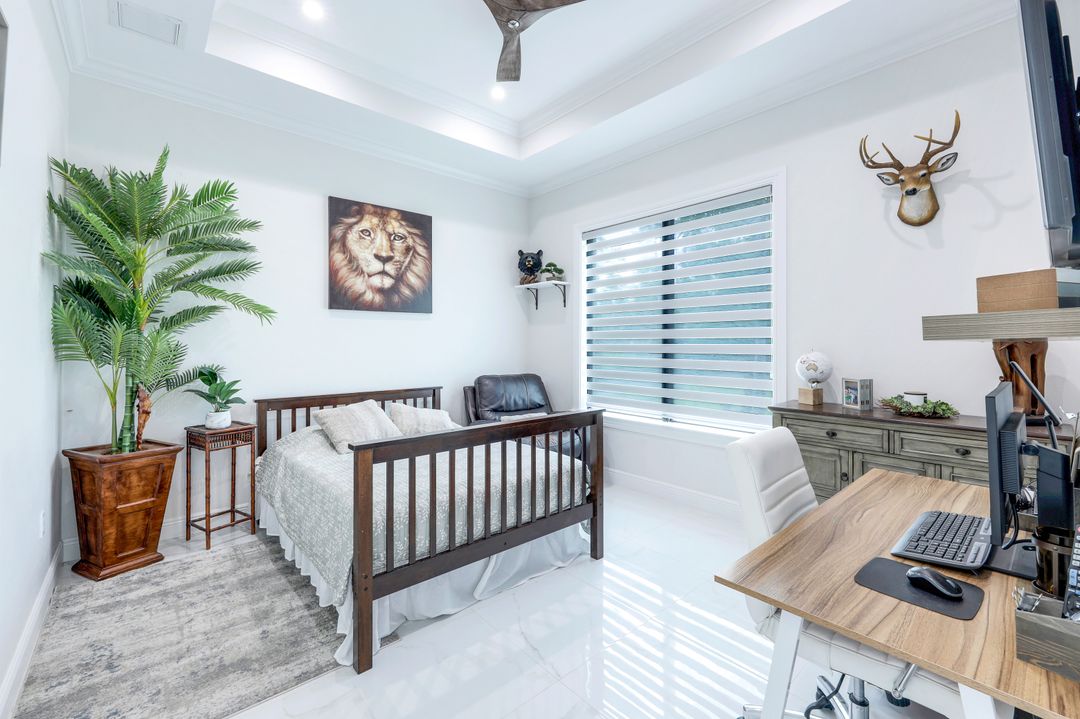 367 14th Ave NE, Naples, FL 34120