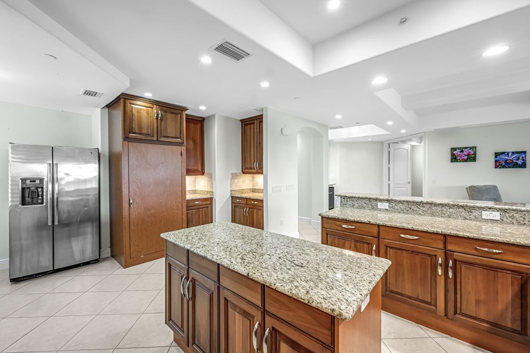 510 Avellino Isles Cir #2202, Naples, FL 34119