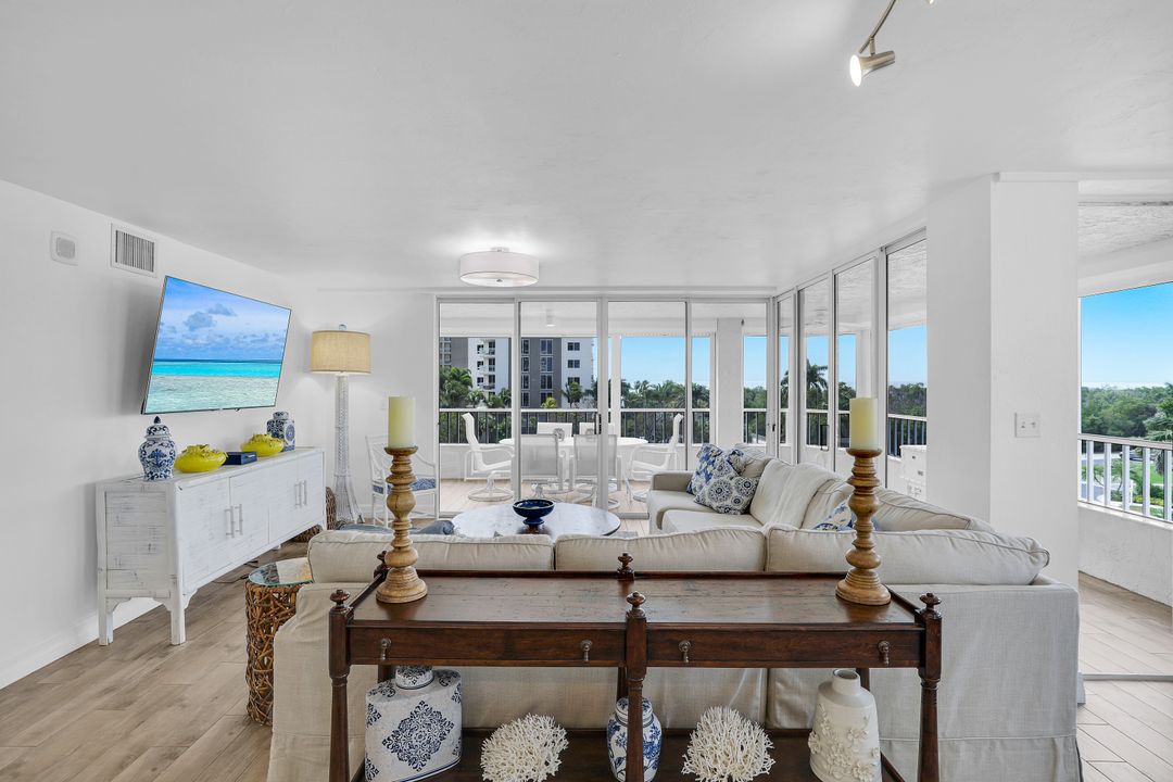 11118 Gulf Shore Dr #A401, Naples, FL 34108