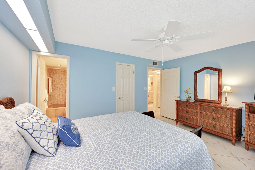 2000 Alamanda Dr #104, Naples, FL 34102