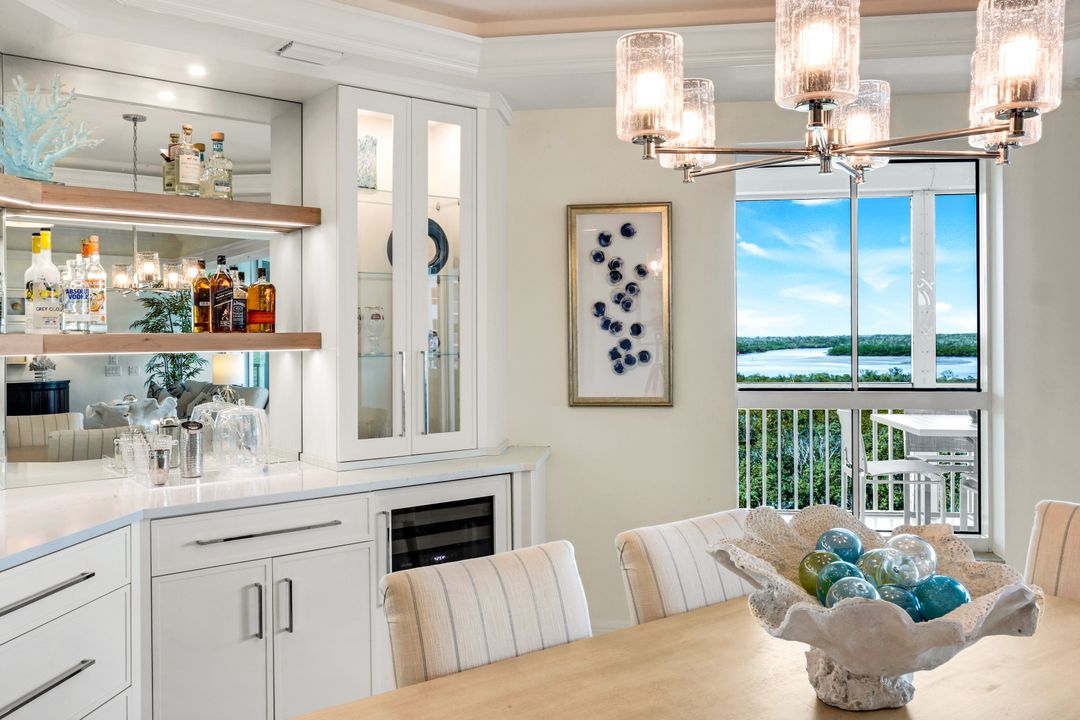 295 Grande Way #304, Naples, FL 34110