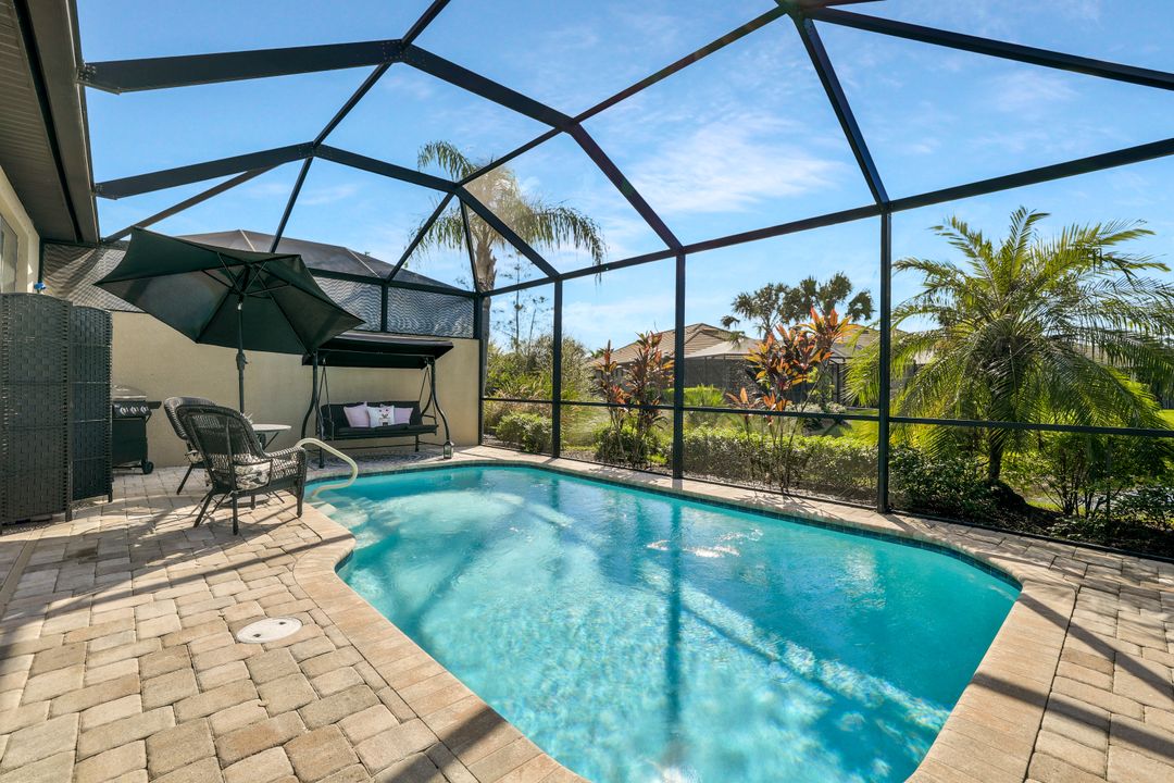 7659 Jacaranda Ln, Naples, FL 34114