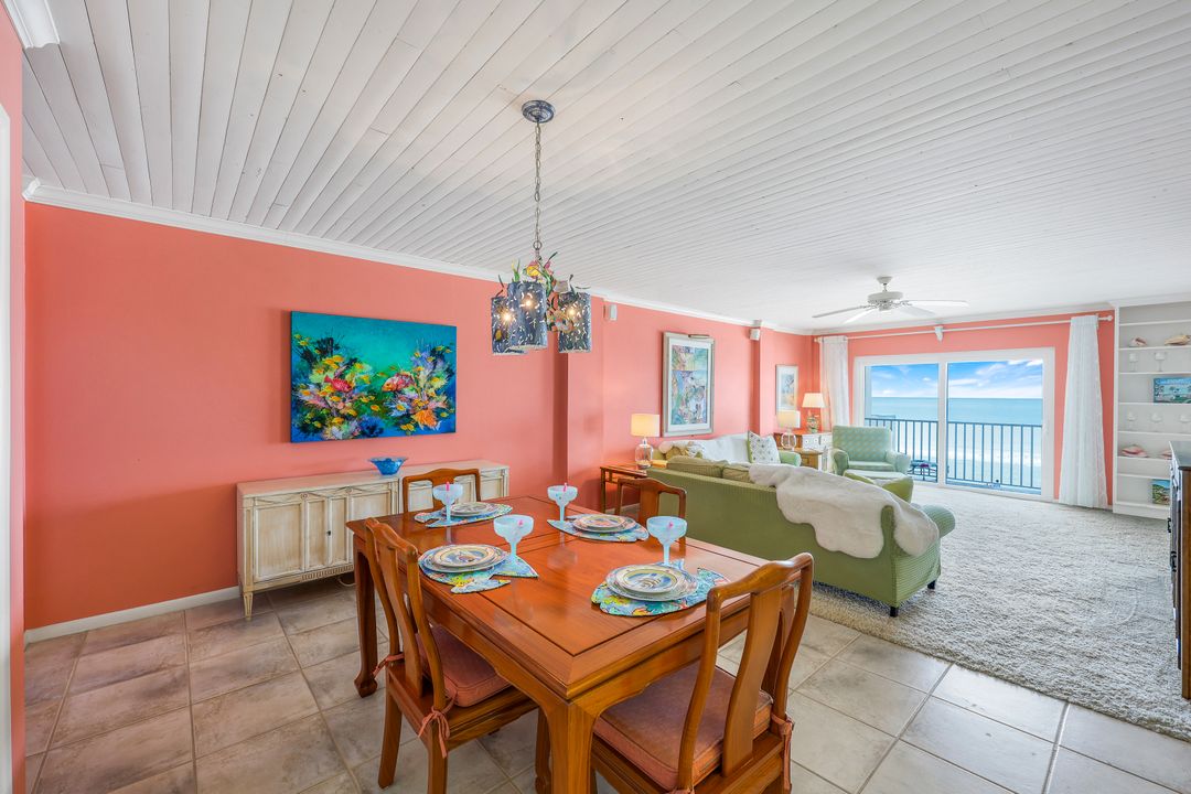1977 Gulf Shore Blvd N #303, Naples, FL 34102