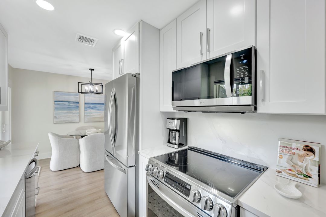 600 98th Ave N #B, Naples, FL 34108