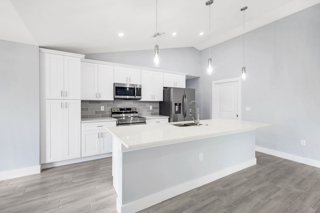 2018 NE 33rd Ln, Cape Coral, FL 33909