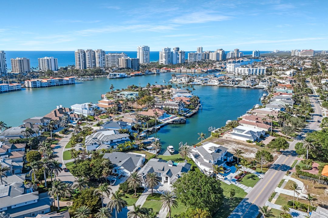 299 Mermaids Bight, Naples, FL 34103