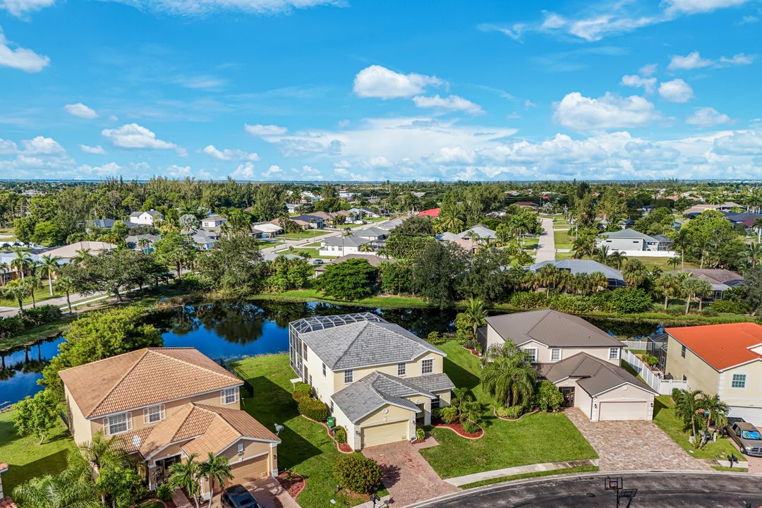 2210 Cape Heather Cir, Cape Coral, FL 33991