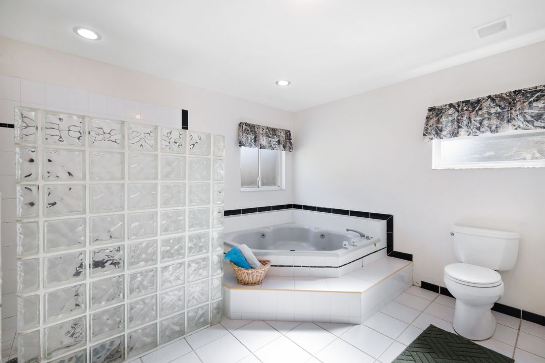 161 20th Ave NW, Naples, FL 34120