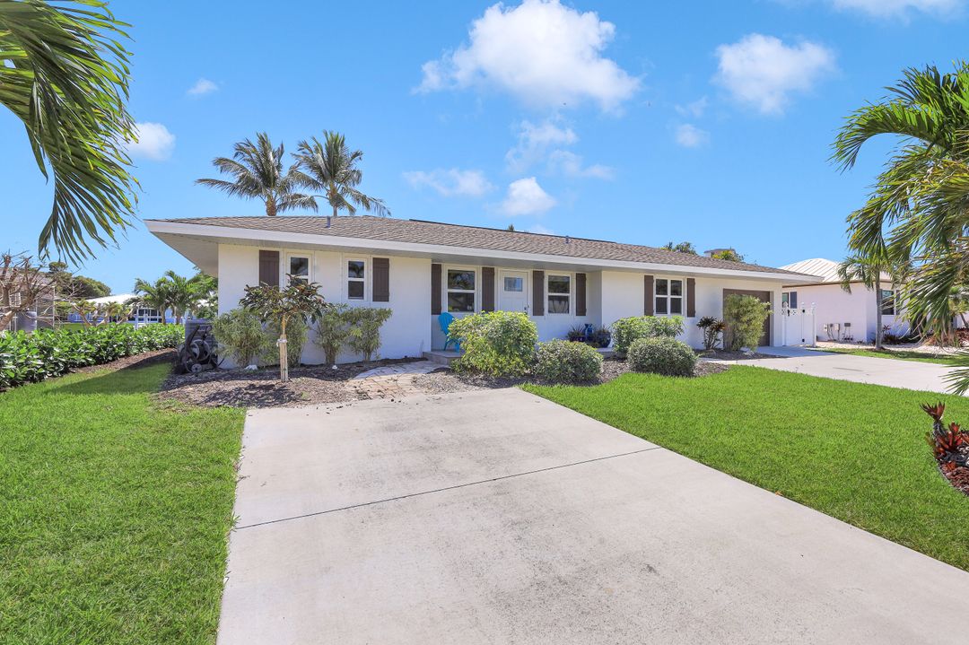 811 Wintergreen Ct, Marco Island, FL 34145