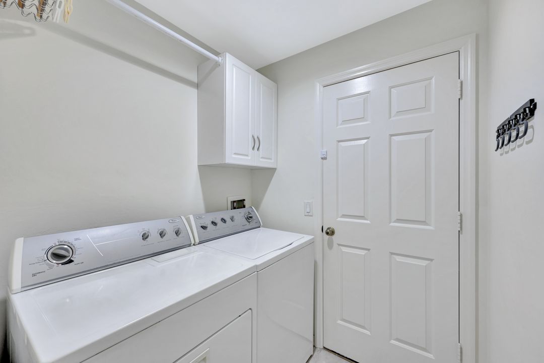 4910 Europa Dr, Naples, FL 34105